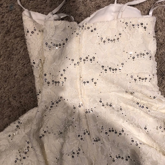 CREAM MINI DRESS - Picture 2 of 8